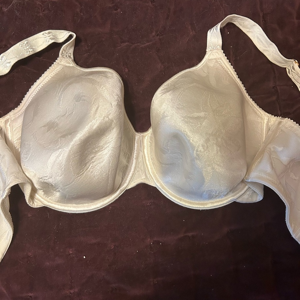 Luxurious Cream Full-Coverage Bra